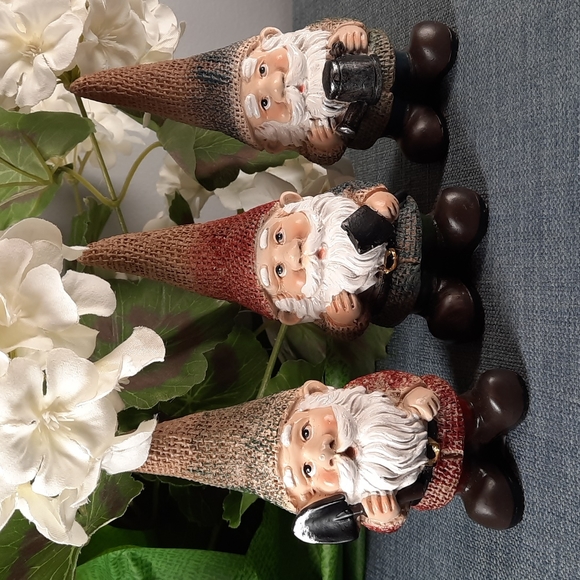 Garden Gnome Small Figures Statues Set Indoor Outdoor Resin Weather Resistant - Picture 1 of 6